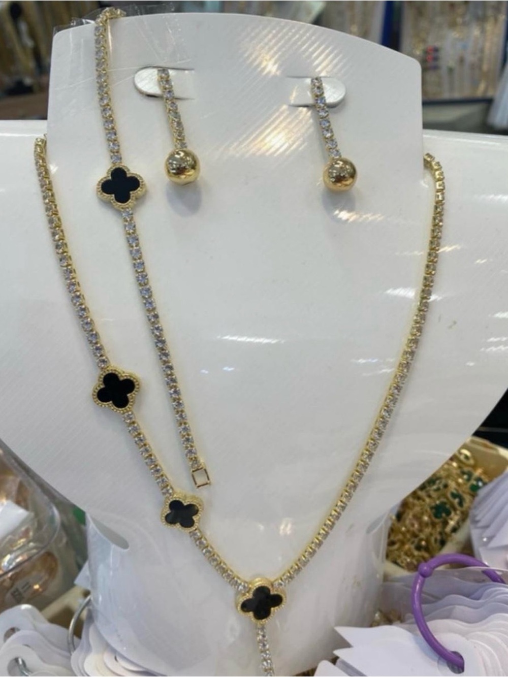 Set vancleaf- Gold-color Black Clover Pendant Necklace & Earrings Set